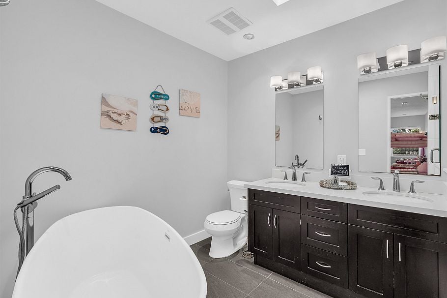 7170 Hecate Place Vancouver, BC - 12