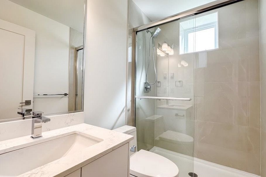 4265 Macdonald Avenue Burnaby, BC - 36