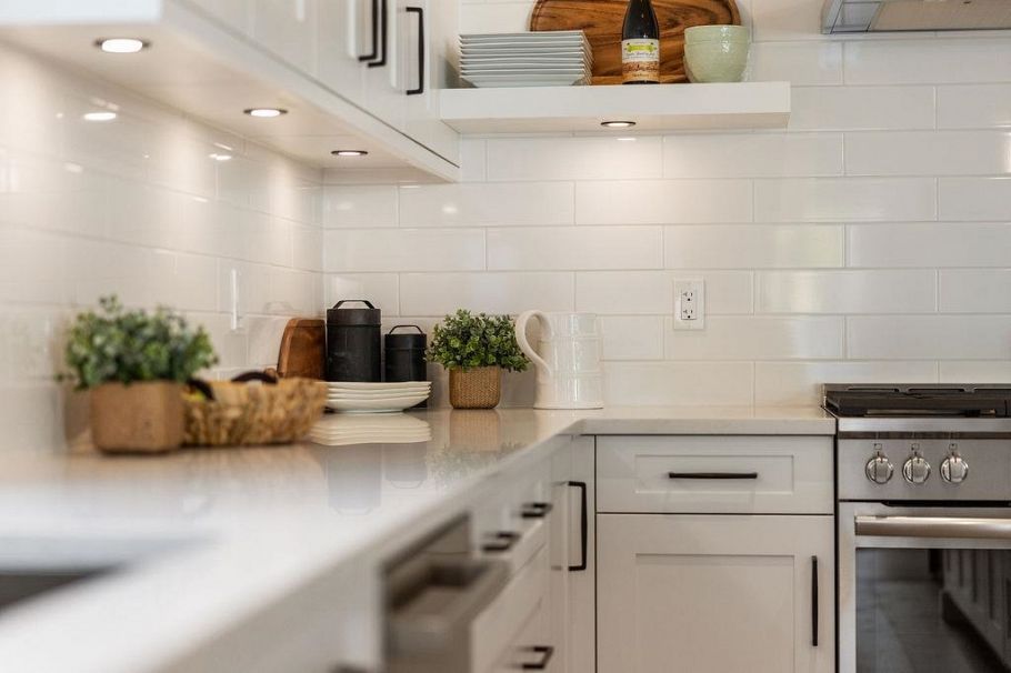 338 W 24th Street North Vancouver, BC - 3