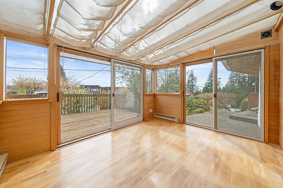 234 Rondoval Crescent North Vancouver, BC - 12