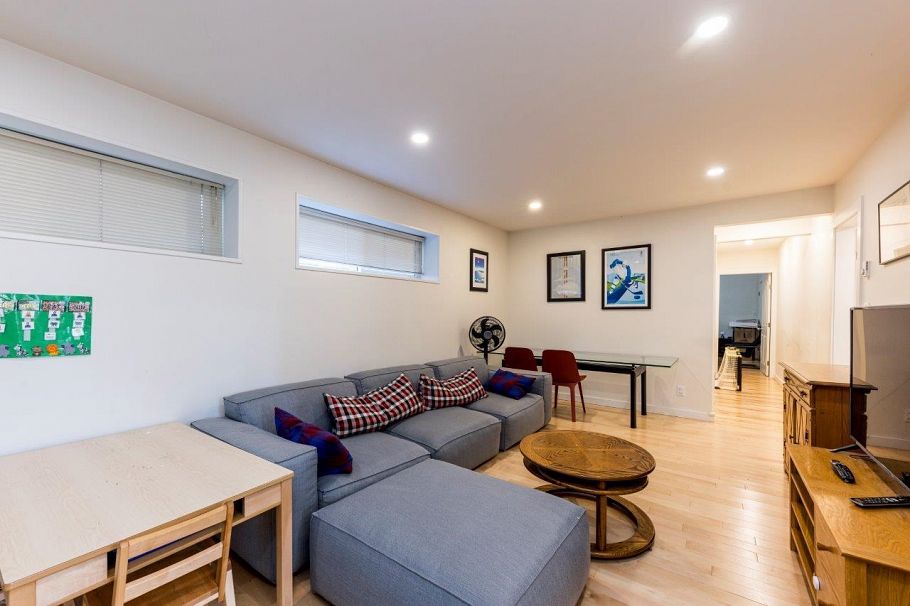 2094 Viewlynn Drive North Vancouver, BC - 34