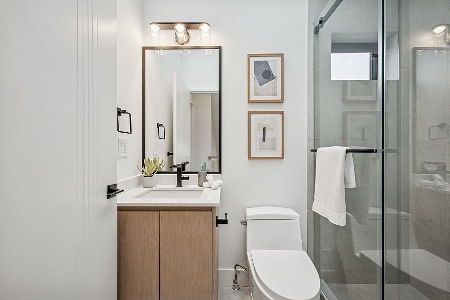 448 W 20 Avenue Vancouver, BC - 22