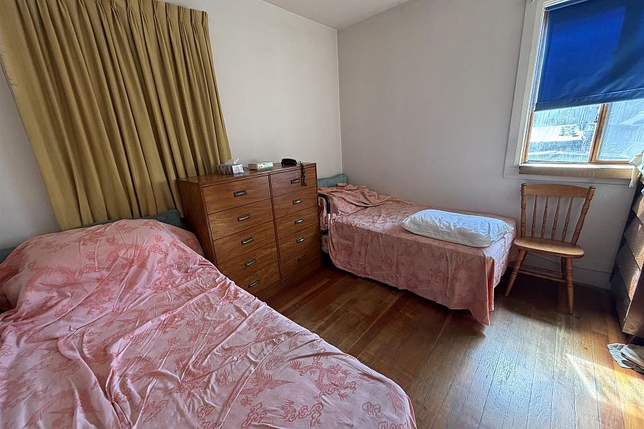 64 W 14th Avenue Vancouver, BC - 4