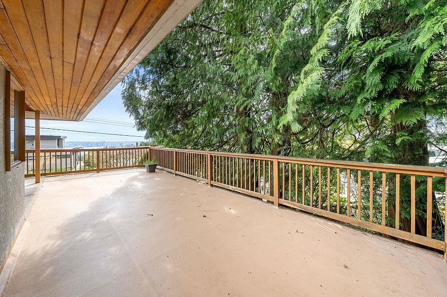 234 Rondoval Crescent North Vancouver, BC - 22