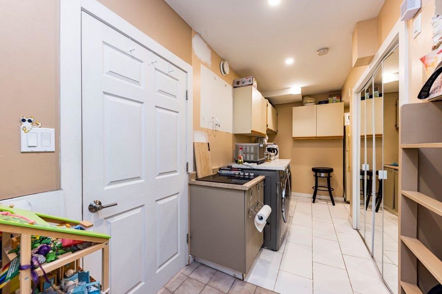 2094 Viewlynn Drive North Vancouver, BC - 8