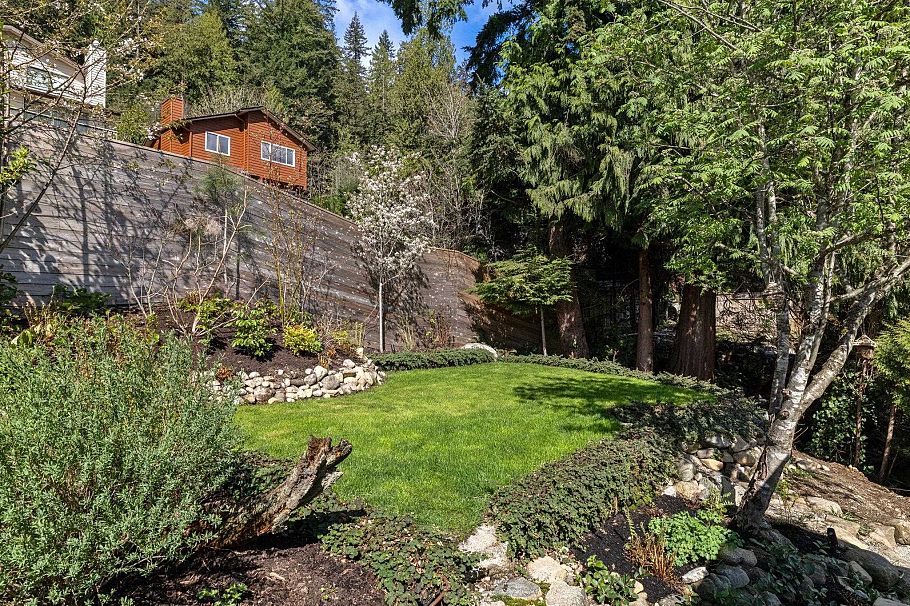 2375 Caledonia Avenue North Vancouver, BC - 35