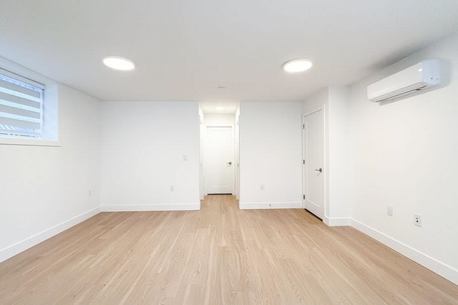 4265 Macdonald Avenue Burnaby, BC - 28