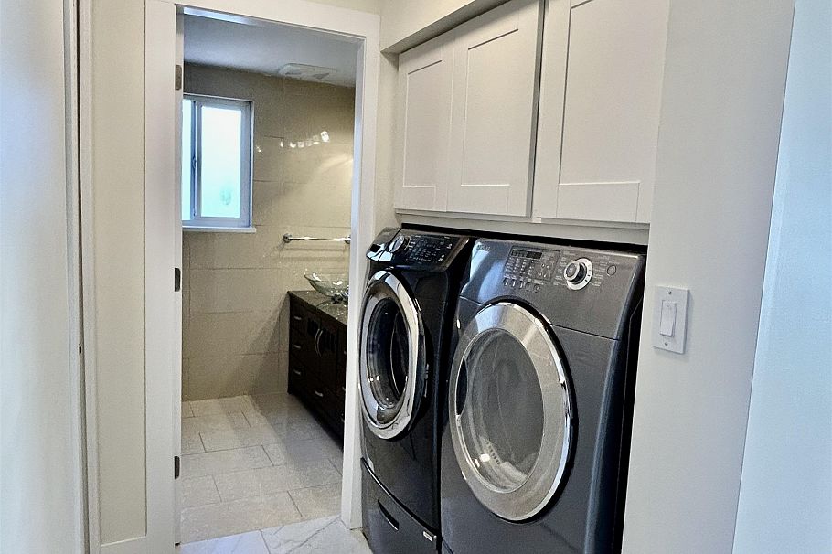 1544 W 68th Avenue Vancouver, BC - 8