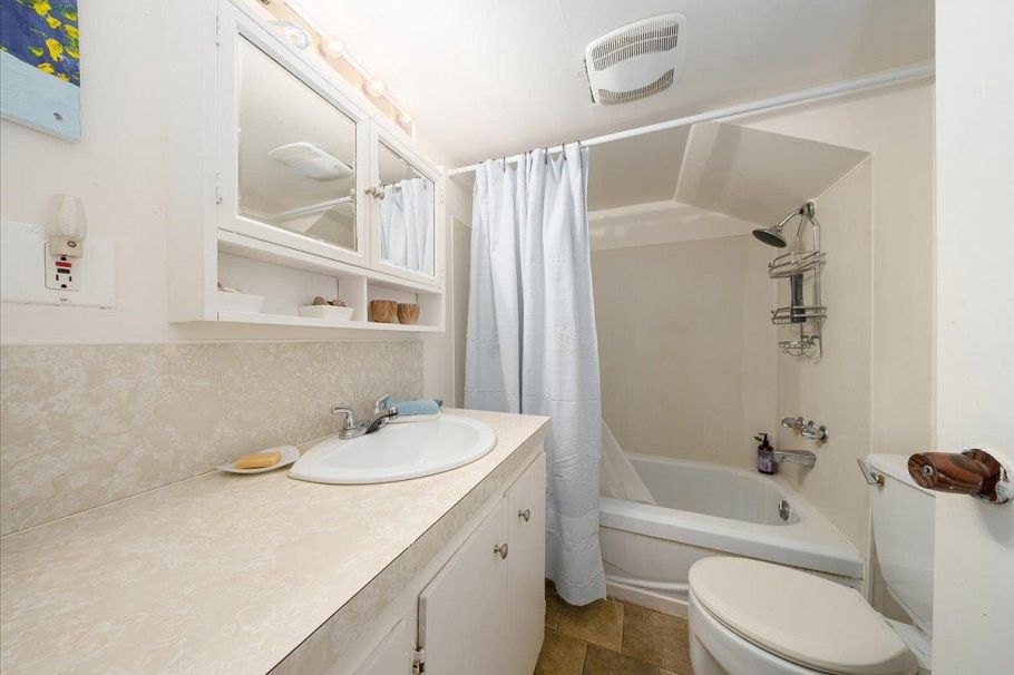 322 E 25th Street North Vancouver, BC - 17