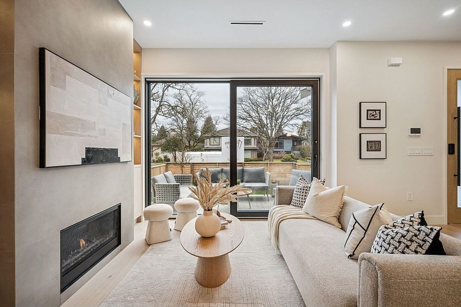 448 W 20 Avenue Vancouver, BC - 1