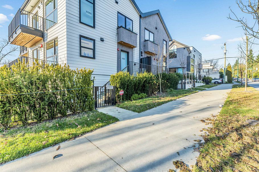 7357 Oak Street Vancouver, BC - 1