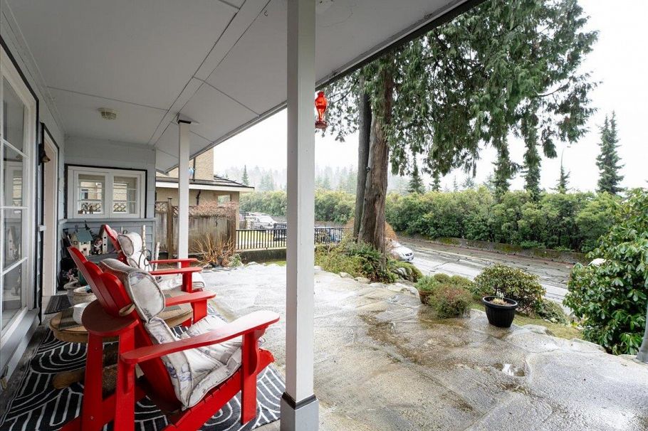 322 E 25th Street North Vancouver, BC - 3