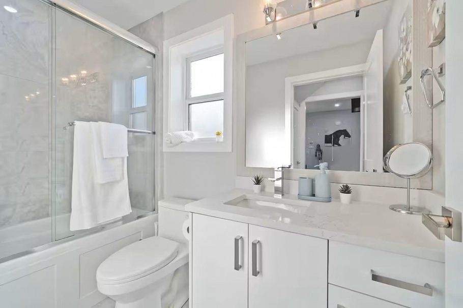 2984 Kitchener Street Vancouver, BC - 24