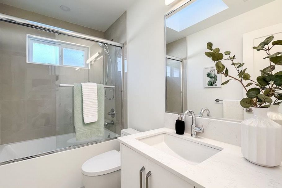 4265 Macdonald Avenue Burnaby, BC - 26