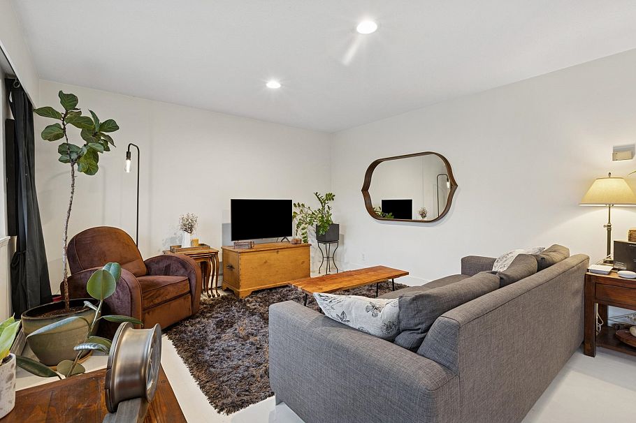 402 555 W 28th Street North Vancouver, BC - 3