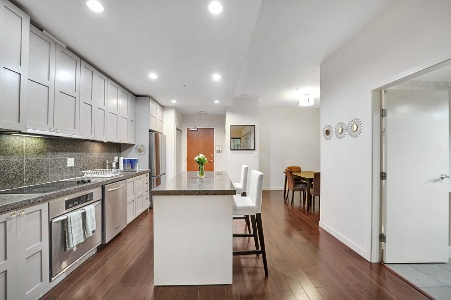 407 1333 W Georgia Street Vancouver, BC - 4