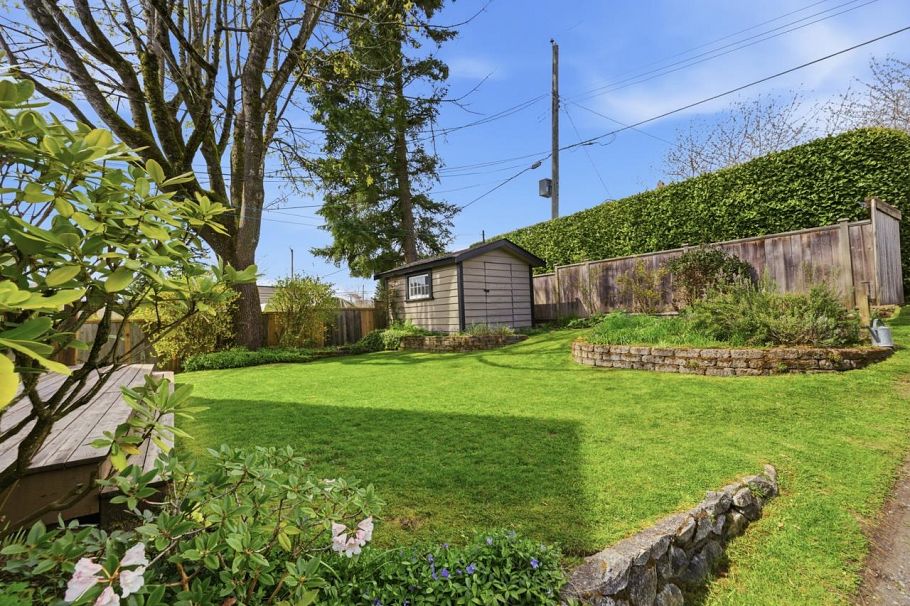 424 E Keith Road North Vancouver, BC - 35