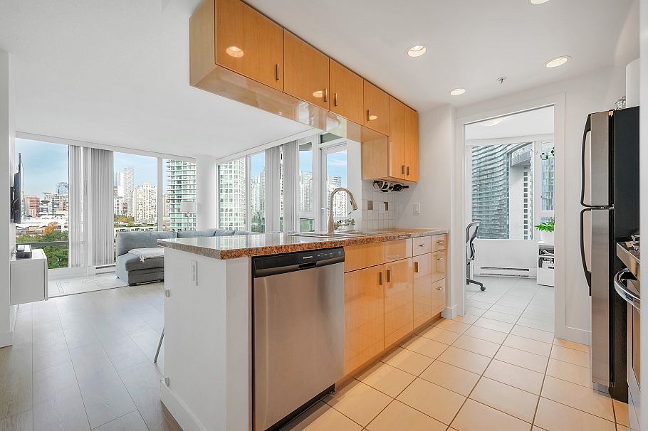 1101 1033 Marinaside Crescent Vancouver, BC - 24