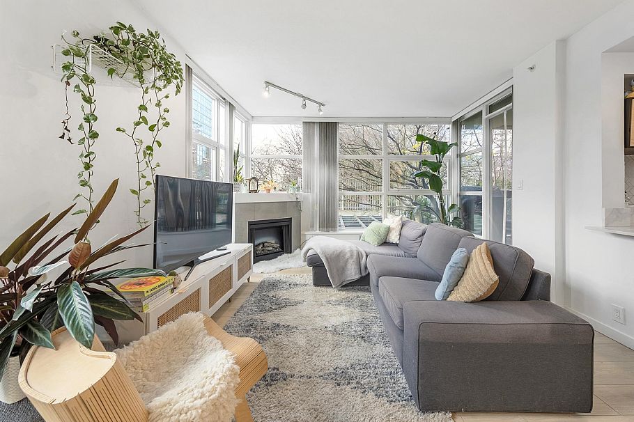 205 189 National Avenue Vancouver, BC - 3