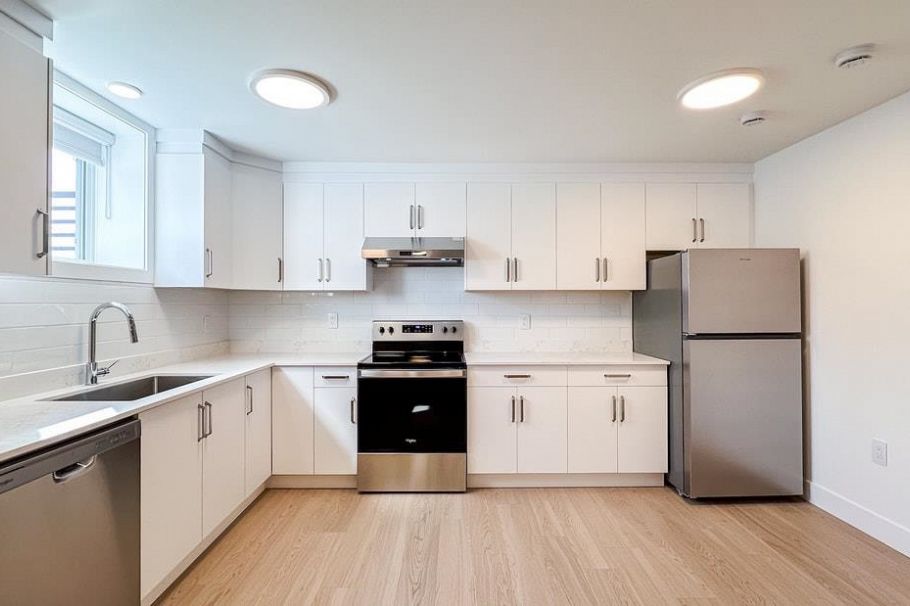 4265 Macdonald Avenue Burnaby, BC - 31