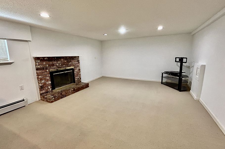1544 W 68th Avenue Vancouver, BC - 20