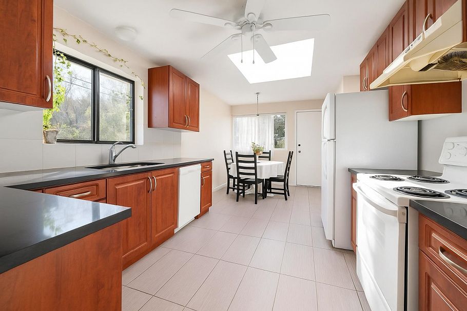 3003 NW Sunnyhurst Road North Vancouver, BC - 7