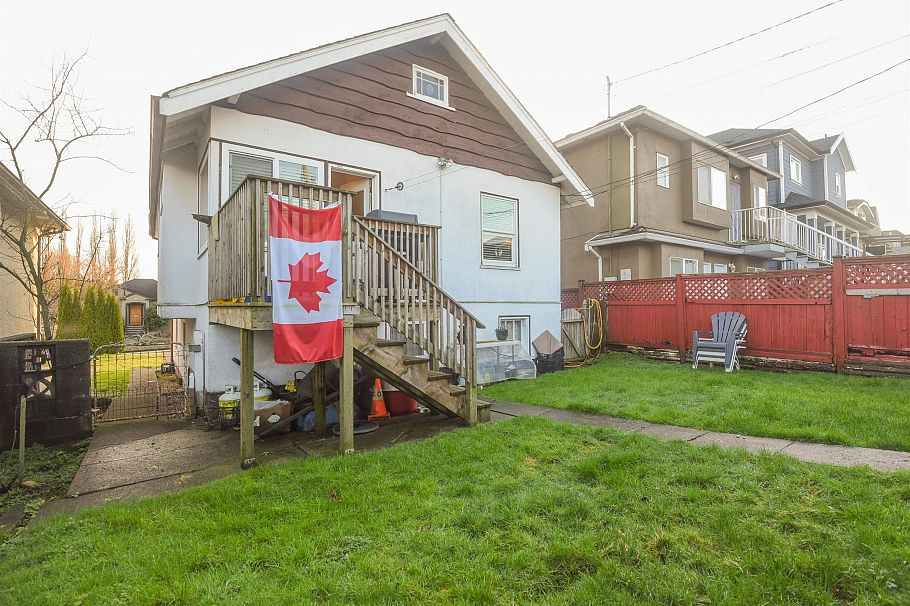 2881 Adanac Street Vancouver, BC - 15