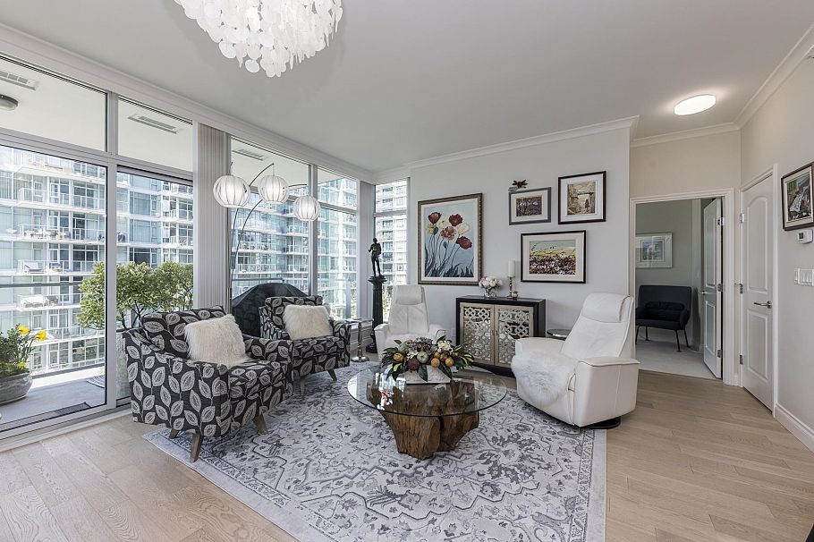 303 185 Victory Ship Way North Vancouver, BC - 9