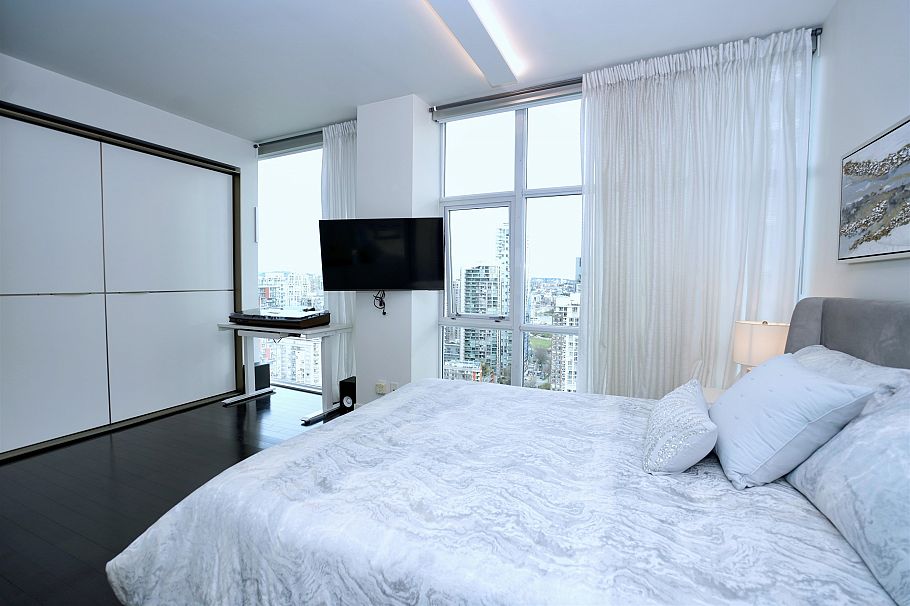 2703 1455 Howe Street Vancouver, BC - 17