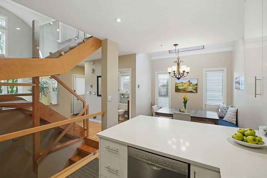 1867 W 11th Avenue Vancouver, BC - 16