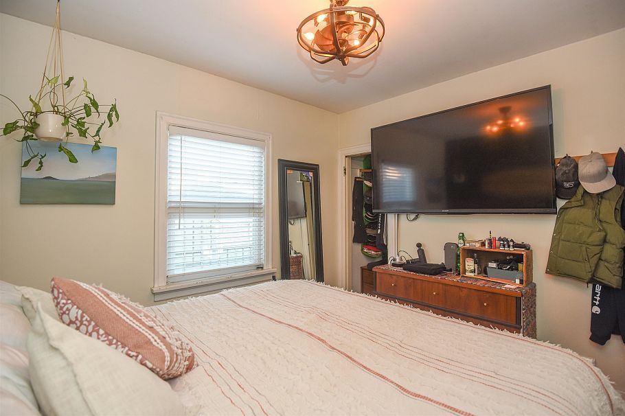 2881 Adanac Street Vancouver, BC - 9