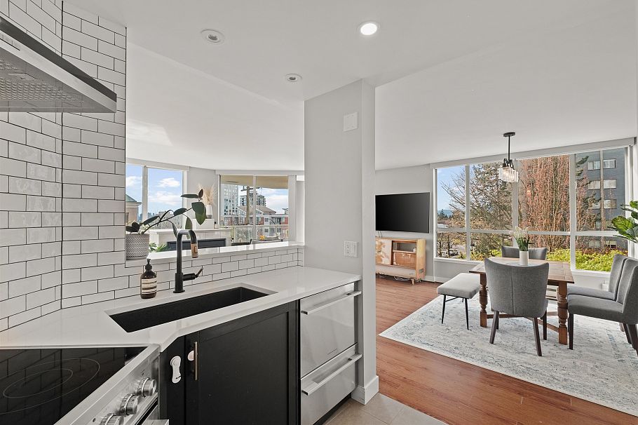 303 408 Lonsdale Avenue North Vancouver, BC - 23