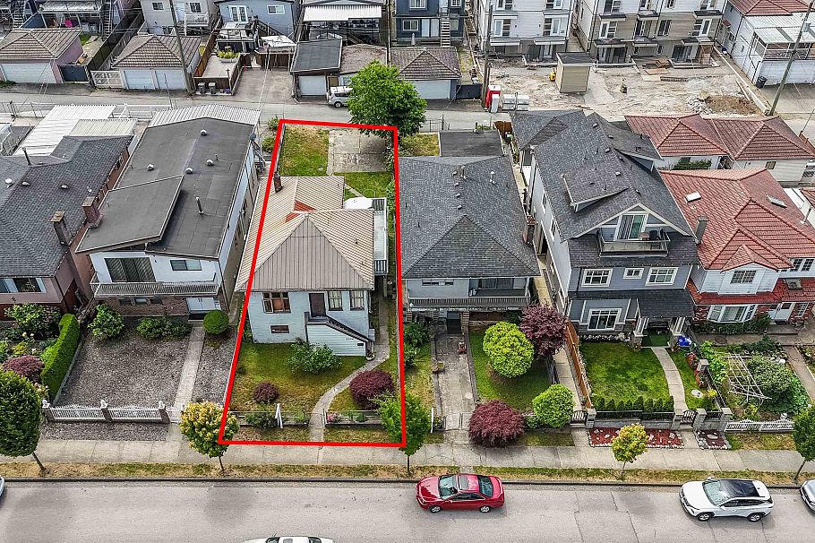 2354 E 33rd Avenue Vancouver, BC - 18