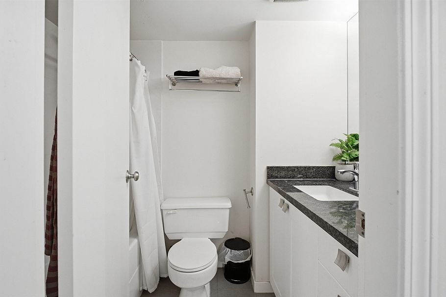 307 1230 Haro Street Vancouver, BC - 5