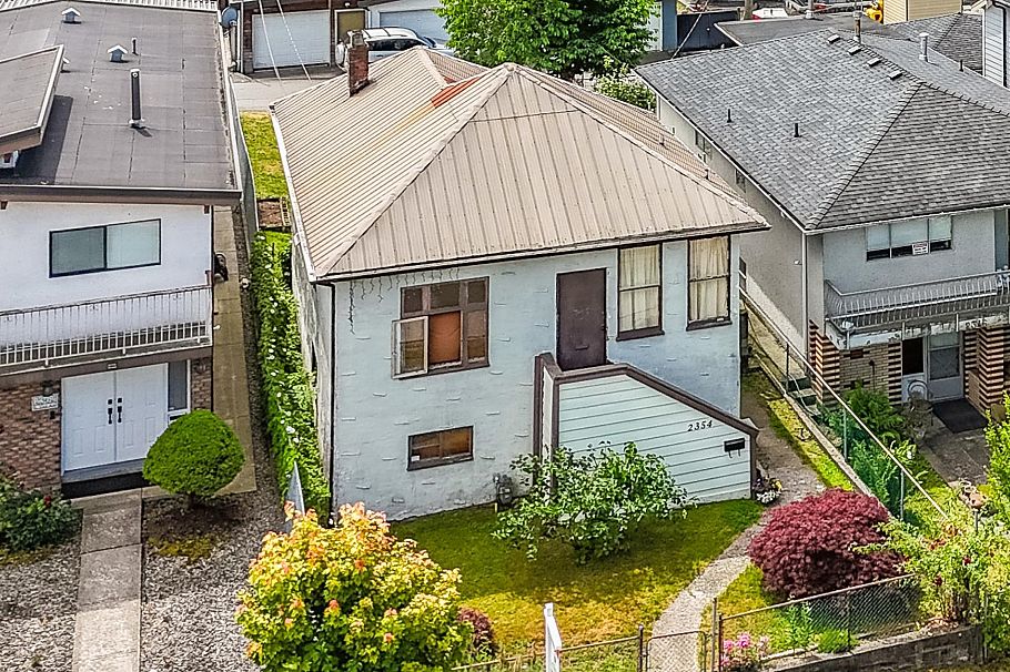 2354 E 33rd Avenue Vancouver, BC - 1