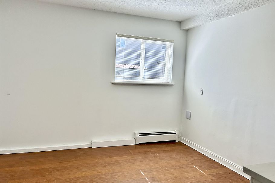 1544 W 68th Avenue Vancouver, BC - 27