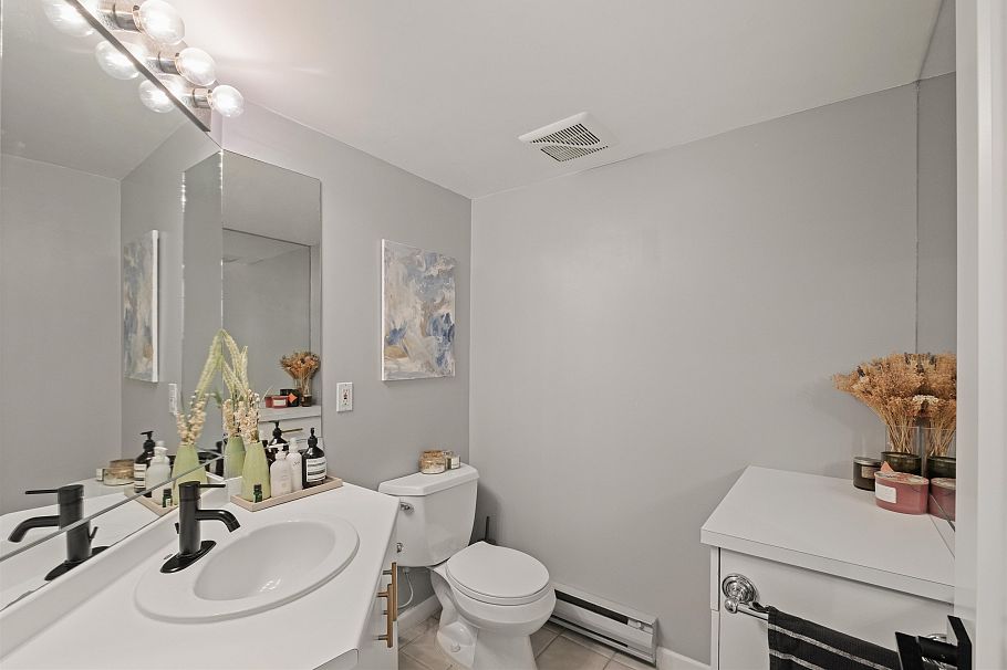 303 408 Lonsdale Avenue North Vancouver, BC - 27