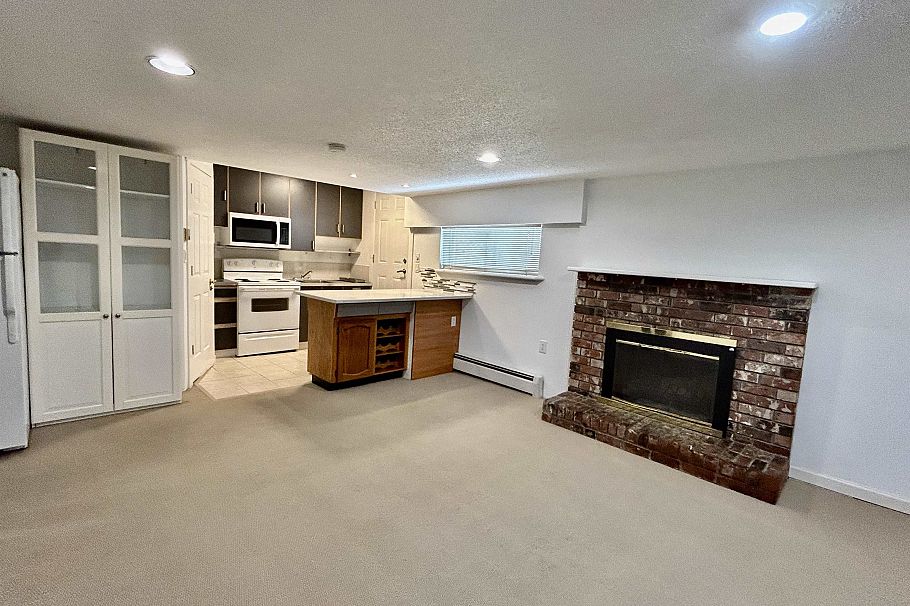 1544 W 68th Avenue Vancouver, BC - 34