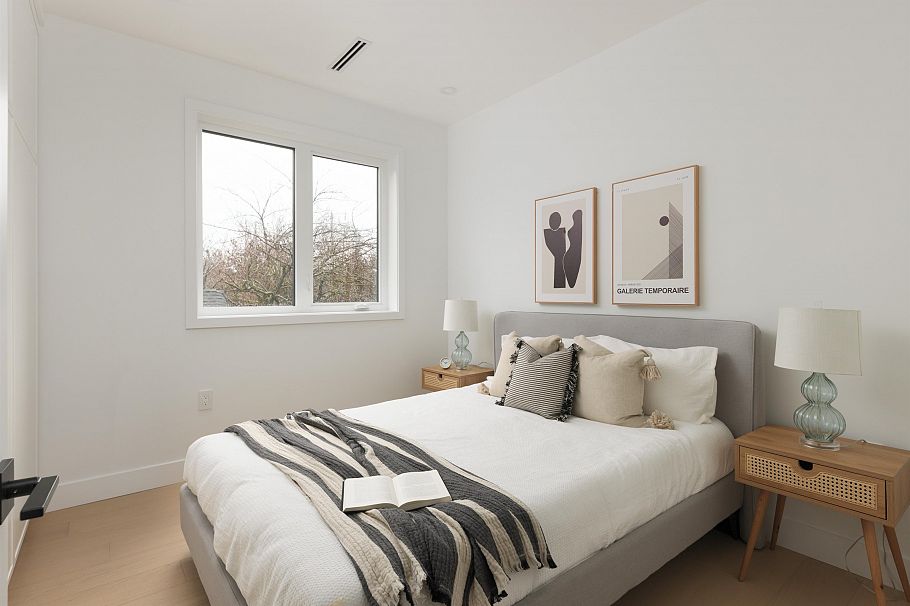 1 419 W 23rd Avenue Vancouver, BC - 24