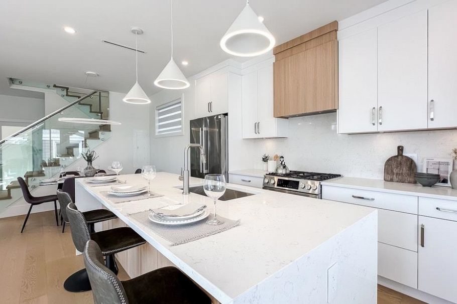 4265 Macdonald Avenue Burnaby, BC - 12