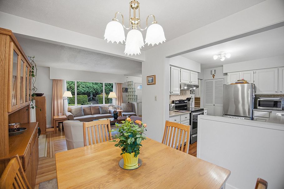 1852 Larson Road North Vancouver, BC - 10