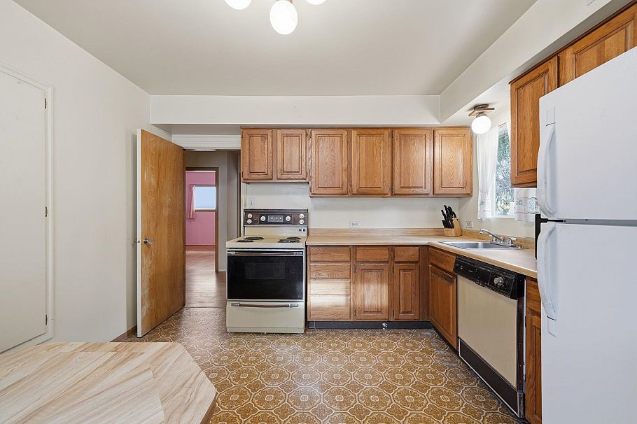 5878 Argyle Street Vancouver, BC - 6
