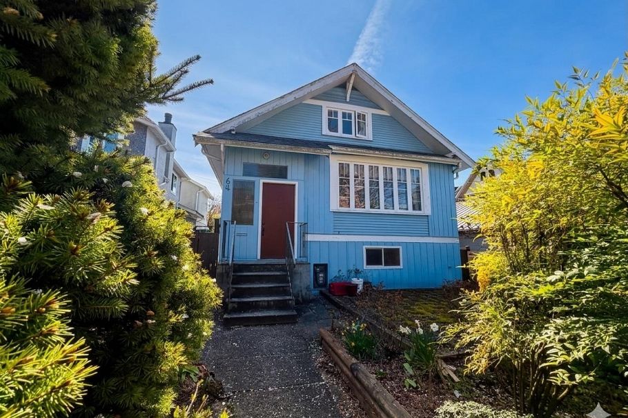 64 W 14th Avenue Vancouver, BC - 1
