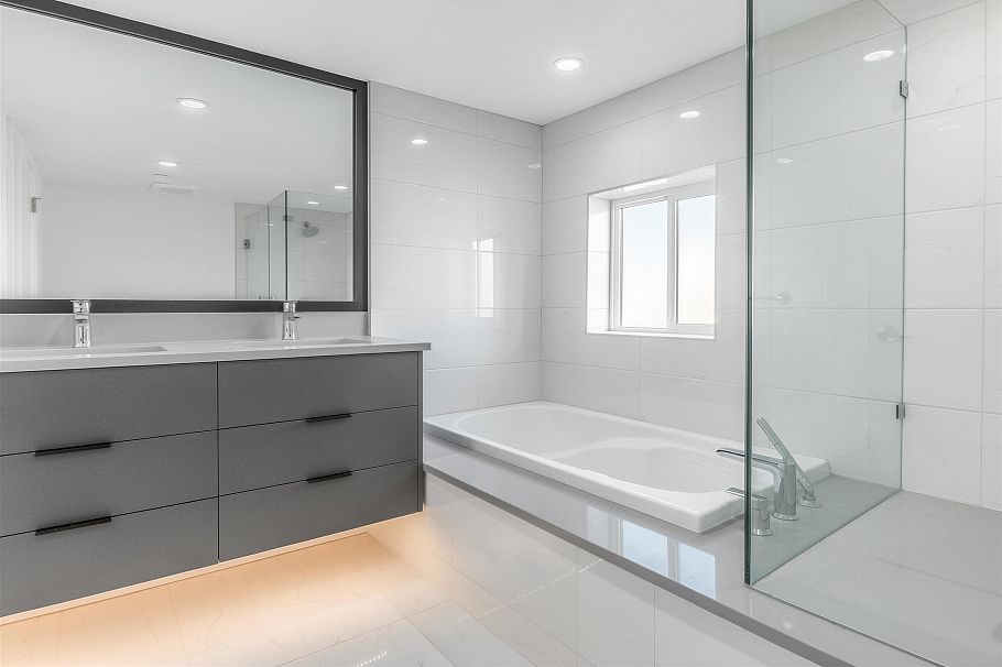 7351 Oak Street Vancouver, BC - 3