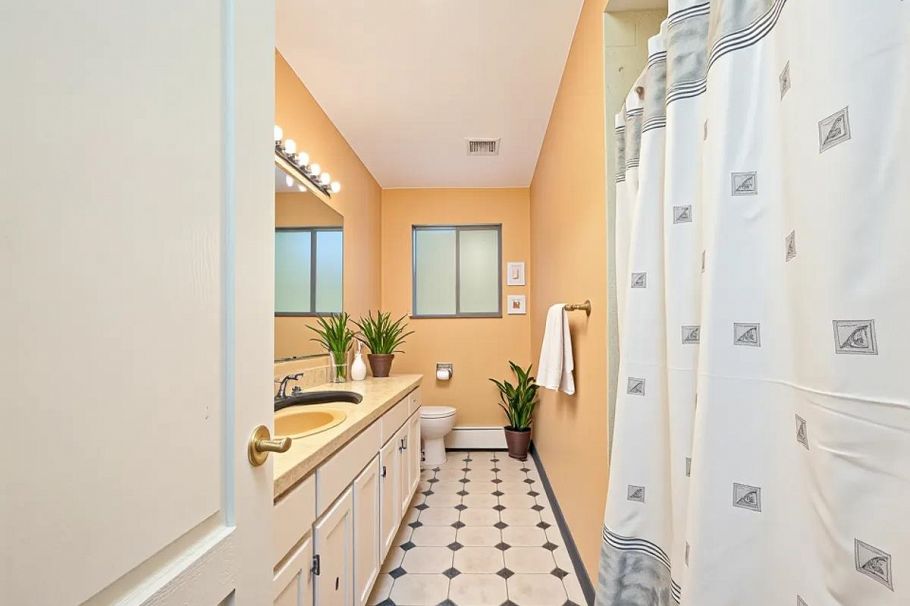 1609 Bewicke Avenue North Vancouver, BC - 7