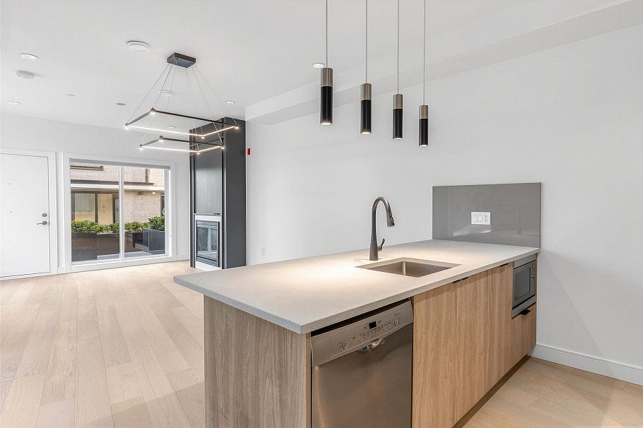 7351 Oak Street Vancouver, BC - 2