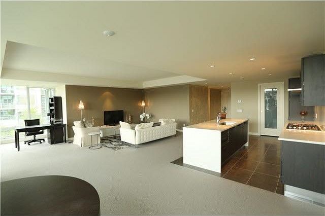 302 5838 Berton Avenue Vancouver, BC - 2