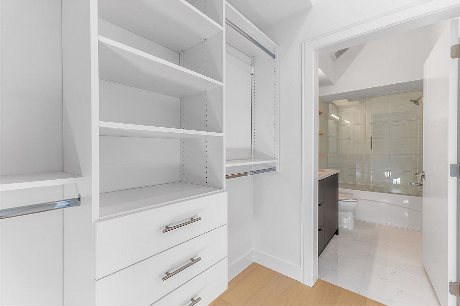 7353 Oak Street Vancouver, BC - 7