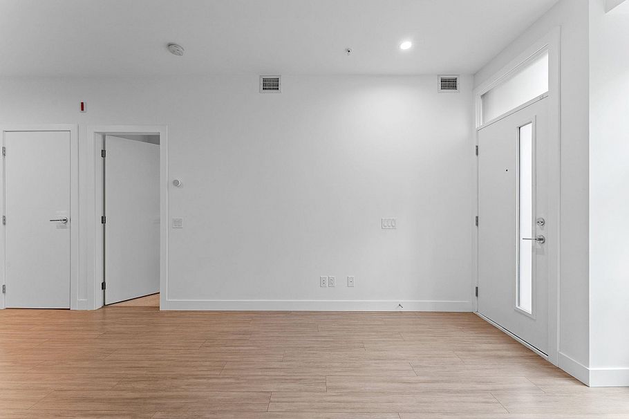 111 2060 Curling Road North Vancouver, BC - 14