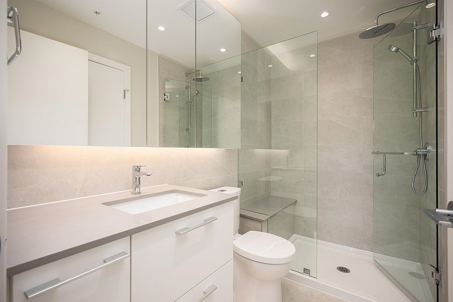 414 110 E 17th Street North Vancouver, BC - 18